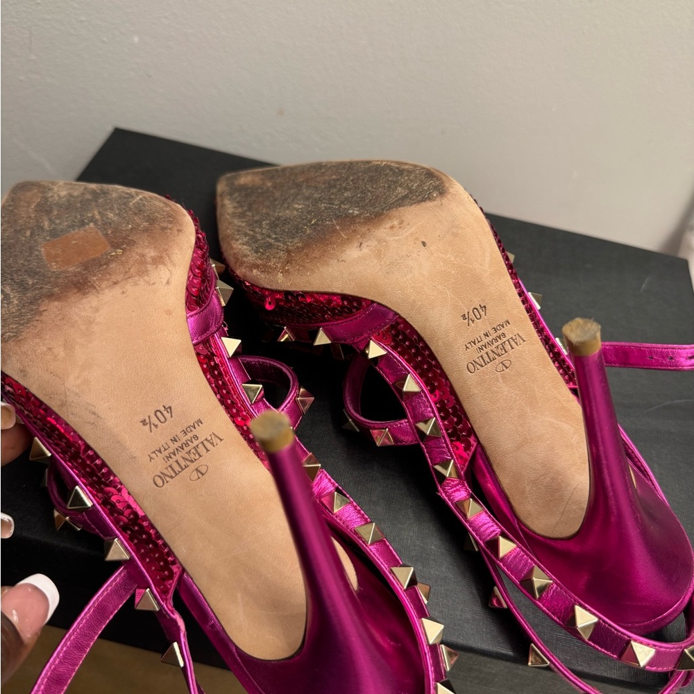 Valentino Pink Studded Heels with Metallic Finish - Picture 3 of 4